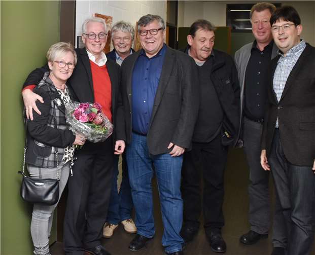 Die SPD-Elite freut sich über den Wahlsieg von Volker Mender (2. v.l.).Fotos: HEP