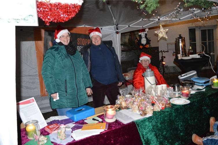 Die SPD-Frauen boten Kulinarisches und spenden den Erlös für das Frauenhaus.
