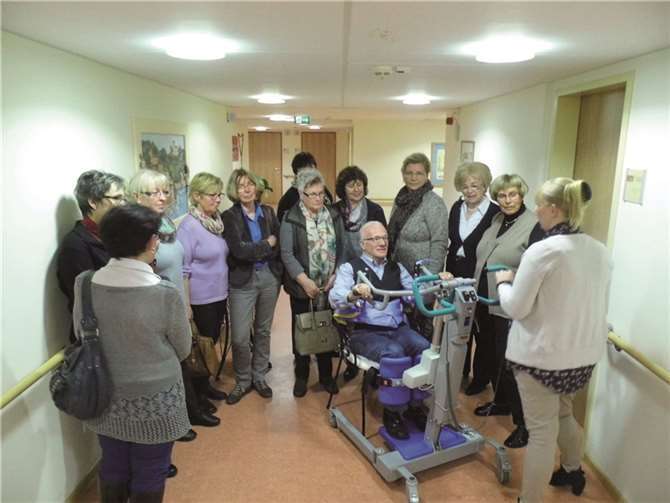 Die SPD-Frauen informieren sich im Josef-Ecker-Stift. privat