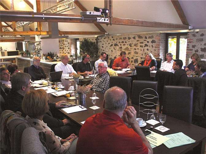 Die SPD-Kreistagsfraktion und der SPD-Kreisverband trafen sich, um das Abfallwirtschaftskonzept des Landkreises Mayen-Koblenz und das Kommunalwahlprogramm der SPD 2014-2019 zu besprechen. Privat