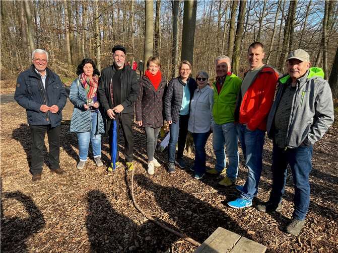 Die SPD Lahnstein mit Bildungsministerin Hubig im Kinderheilwald. Foto: Perry Metten-Golly