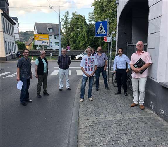 Die SPD Mitglieder des Planungsausschusses machten sich vor Ort ein Bild von der Verkehrssituation. Foto: SPD Andernach