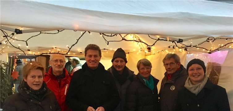 Die SPD-Mitglieder verkaufen auch in diesem Jahr wieder Waffeln auf dem Weihnachtsmarkt. privat