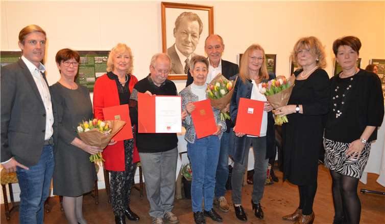 Die SPD Oberwinter ehrte ihre Juilare (v. l.): Christoph Schmitt, Angela Linden-Berresheim, Hanna Solmecke, Wilfried Rink, Ulla Pöhler, Winfried Glaser, Regina Löw, Christine Wießmann und Sabine Glaser. Foto: AB