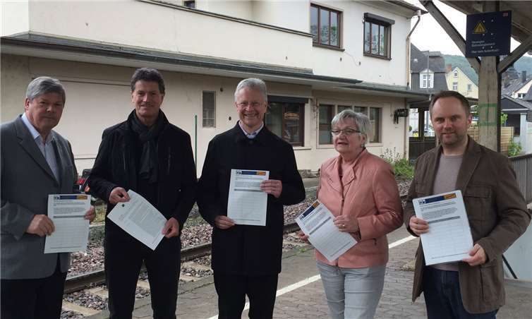 Die SPD Rhein-Lahn ruft zur Teilnahme an der Bahnlärmdemo auf. Aus diesem Anlass berichtete auch SPD-Bundestagsabgeordneter Detlev Pilger (2. v. l.) aus Koblenz jetzt auf Anfrage des SPD-Kreisvorsitzenden Mike Weiland (r.) über seinen Kampf gegen den Bahnlärm und seine Arbeit für die Planung und den Bau einer Alternativtrasse für den Güterverkehr im Mittelrheintal.