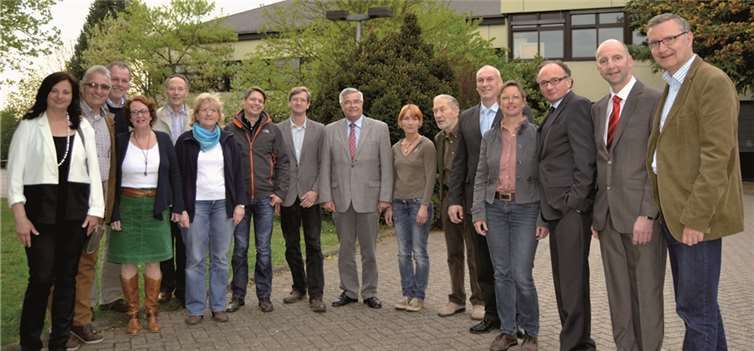 Die SPD-Verbandsgemeinde-Kandidaten (v.r.) Bernd Schemmer, Peter Stäblein, SPD-Kreistagsvorsitzender OB Achim Hütten sowie Karin Küsel-Ferber und Fred Pretz wollen den Bildungsstandort Vallendar als Ganzes stärken und eine IGS Rechte Rheinseite realisieren privat