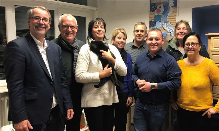 Die SPD besuchte die Katzenhilfe Neuwied: Sven Lefkowitz, Fredi Winter, Vorsitzende Sabine Stumm, Lana Horstmann, Christian Scheidgen, Janick Schmitz, Ingrid Haberscheidt, zweite Vorsitzende des Vereins, und Petra Grabis. Foto: privat
