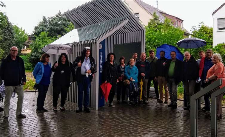 Die SPD ist froh über den Unterstand bei regnerischem Wetter. Foto: privat