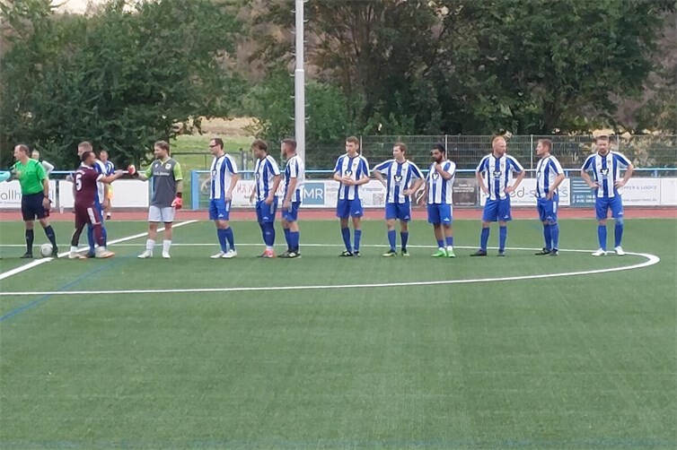 Die SV-Kicker vor der Partie gegen den FC Bassenheim.