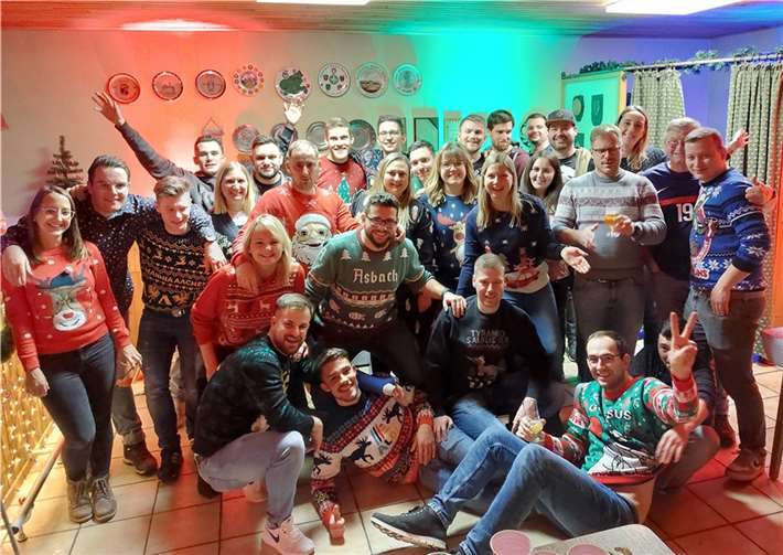 Die SV-Weihnachtswichtel im Gesellschaftsraum des Schützenplatzes.