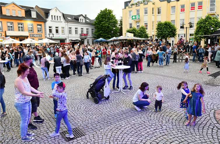Die SWR3 Party am Sonntagabend zog überwiegend das jüngere und auch ganz junge Publikum an. Fotos: RASCH