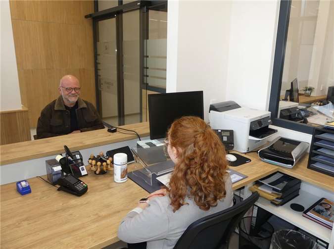 Die Sachbearbeiter-Kabinen verfügen über das neueste Equipment. Auch der Datenschutz befindet sich hier auf dem neuesten Stand.