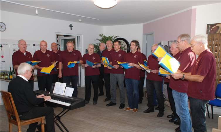 Die Sänger bei einem Auftritt in der Villa Ausonius. Foto: privat