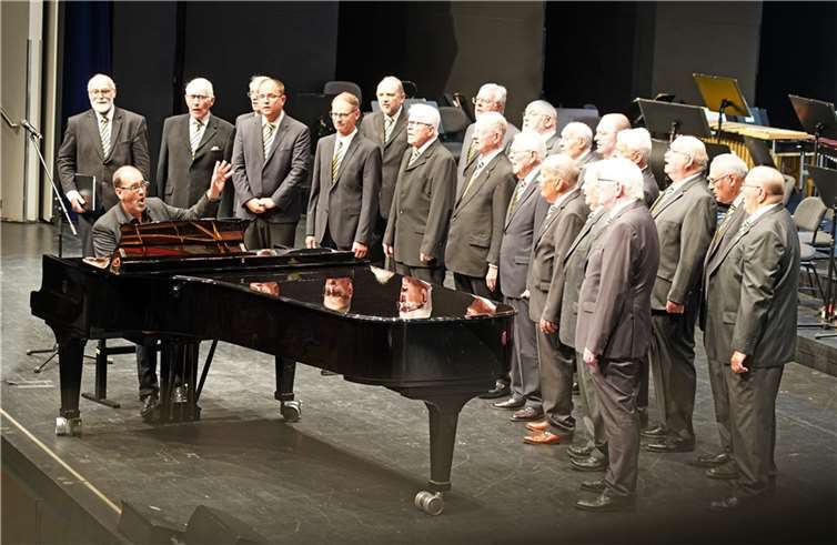 Die Sänger beim Auftritt. Foto: Helmut Wagner