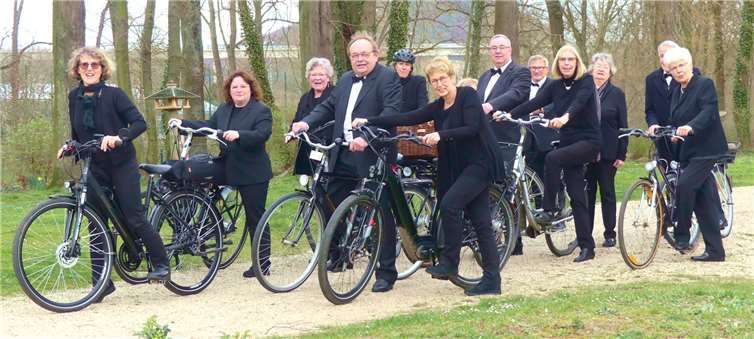 Die Sänger des Kammerchors Bad Neuenahr-Ahrweiler freuen sich darauf, endlich loszulegen. Foto: Kammerchor