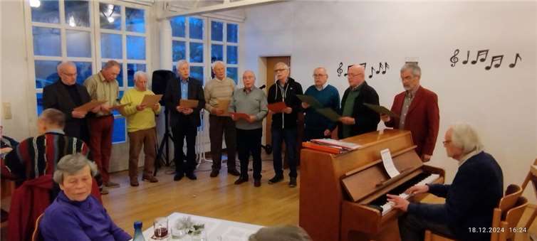 Die Sänger des Männerchor Remagen bei der Adventsfeier im Remagener Pfarrheim.  Foto: privat/ Otto Lembke