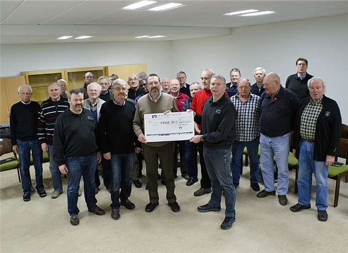 Die Sänger des Männerchores freuen sich sehr, mit den Spendengeldern aus der Gemeinde krebskranke Kinder und deren Familien unterstützen zu können.privat