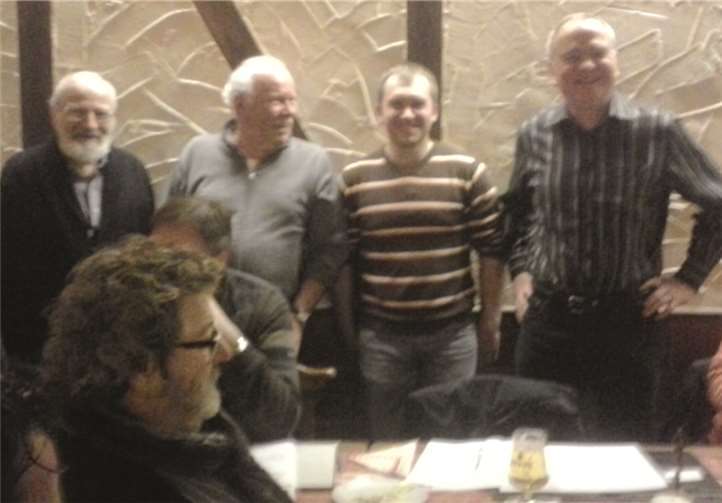 Die Sänger mit den 43 absolvierten Chorproben freuten sich mit dem ersten Vorsitzenden (v.l.n.r.): Walter Sindhoff, Klaus Mertensacker, Peter Olejnik, Horst-Werner Lehnert. privat