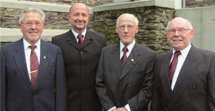 Die Sänger (v.l.) Günther Zeuner, Werner Zorn, Berthold Lück und der MGV-Vorsitzende Werner Fleischer.  Hans Hartenfels