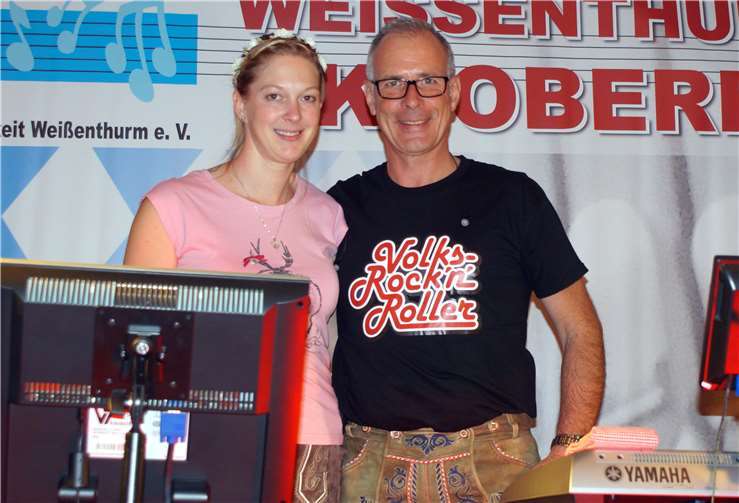 Die Sängerin Sarah Dodes bereicherte das Oktoberfest mit musikalischen Darbietungen.