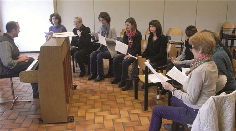 Die Sängerinnen bei den Sonderproben für „Hail holy Queen“ aus Sister Act.privat