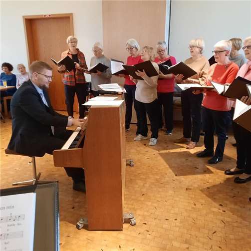 Die Sängerinnen boten nicht nur altbekannte Melodien dar, sondern animierten beim schwungvollen „Lollipop“ die Besucher zum Mitmachen. Foto: privat