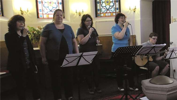 Die Sängerinnen der Gruppe „Herztöne“ verzauberten mit ihrem Gesang sowie kleinen Geschichten und Gedichten ihre Zuhörer. privat