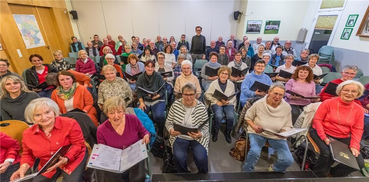 Die Sängerinnen und Sänger bereiten sich intensiv vor.  Foto: Herbert Pies