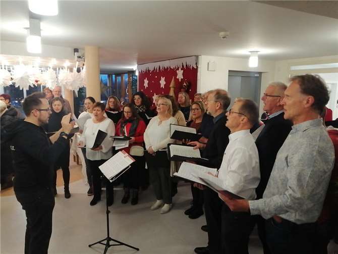 Die Sängerinnen und Sänger des GV Mendelssohn Bartholdy Montabaur traten in beiden Altenheimen der Kreisstadt auf. Foto: Kai Ludwig, GV MeBa MT