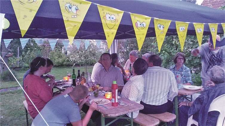 Die Sängerinnen und Sänger verbrachten einen unterhaltsamen Abend zusammen. privat