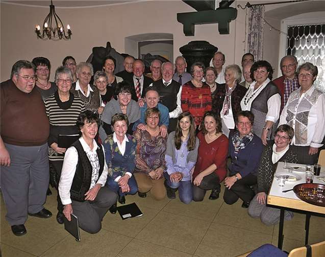 Die Sängerinnen und Sänger zusammen mit ihren Familien und den inaktiven Mitgliedern.