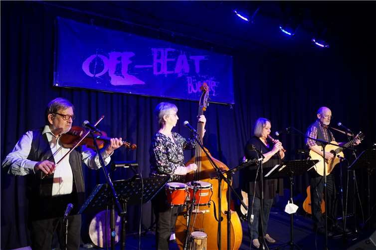 Die „Saitenspinner“ boten einen abwechslungsreichen Klang-Cocktail.  Foto: Th. Schneider