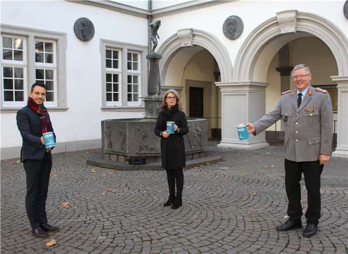 Die Sammeldosen, mit denen sonst dieser Tage auf der Straße gesammelt worden wäre, stehen nun für einige Zeit in vielen städtischen Stellen, wie der Zulassungsstelle, dem Bürgeramt oder der Stadtbibliothek und warten dort auf Befüllung.Quelle: Stadt Koblenz