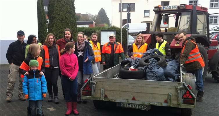 Die Sammler waren erstaunt, wie viel Müll sich im Gelände rund um die Ortschaften befand. Fotos: privat