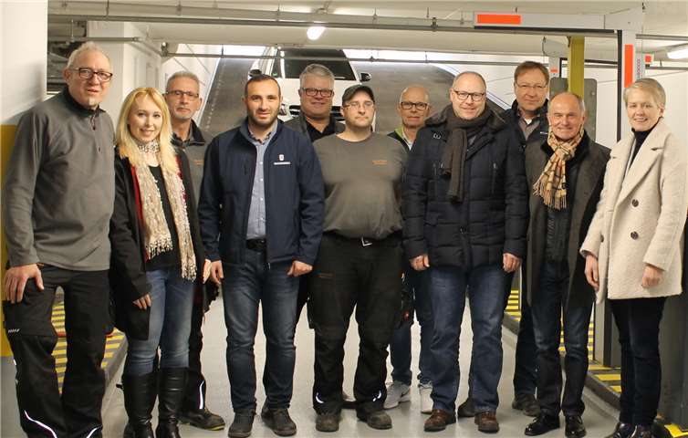 Die Sanierung der Tiefgarage Altstadt II ist abgeschlossen, am 20. Februar um 6.00 Uhr wird sie für den Verkehr freigegeben. Zur Bauabnahme trafen sich die Projektbeteiligten an der Einfahrt Hospitalstraße.Fotos: Stadt Montabaur