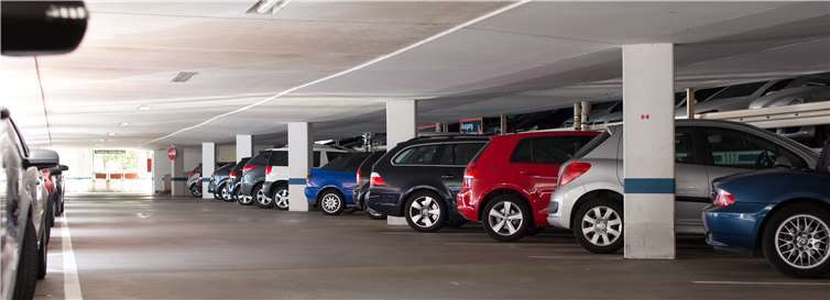 Die Sanierung im „Parkhaus am Stadtgraben“ beginnt in Kürze.Foto: Arne Flander