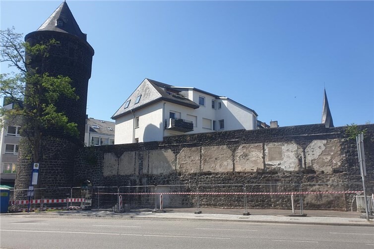 Die Sanierungsarbeiten an der Stadtmauer im Bereich den Mühlenturms haben kürzlichen begonnen.Foto: Benjamin Franzen/ Stadt Mayen