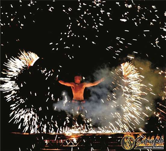 Die „Saraph“-Feuershow von Hannes Schwarz wird zweifelsohne der Höhepunkt des Abends sein. privat