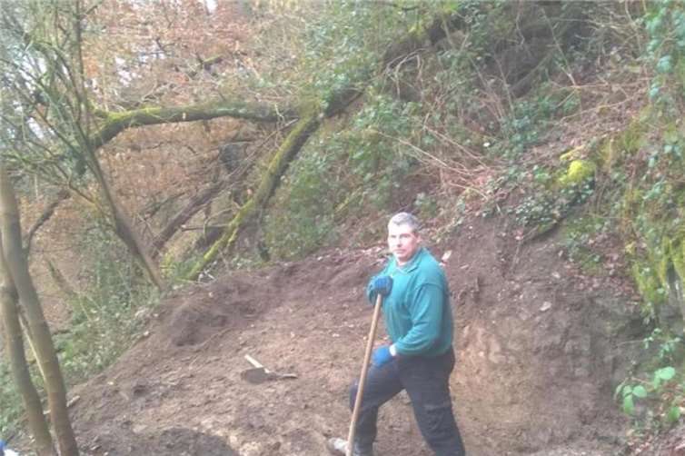 Die Saubermänner der Ki&Ka befreiten den Siegelspfädchenbach vom Laub. Privat