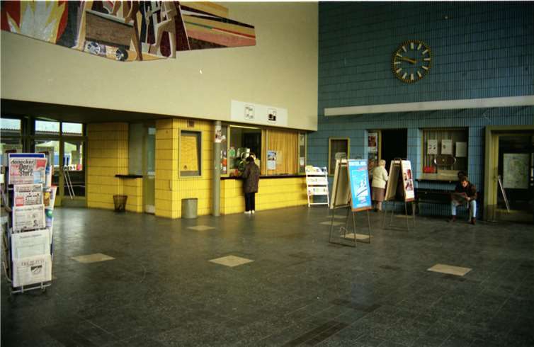 Die Schalterhalle im Jahr 1989.Foto: Robert Hastrich