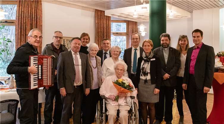 Anna Küpper feierte ihren 110. Geburtstag  Die Schar der Gratulanten war groß. Christoph Geron