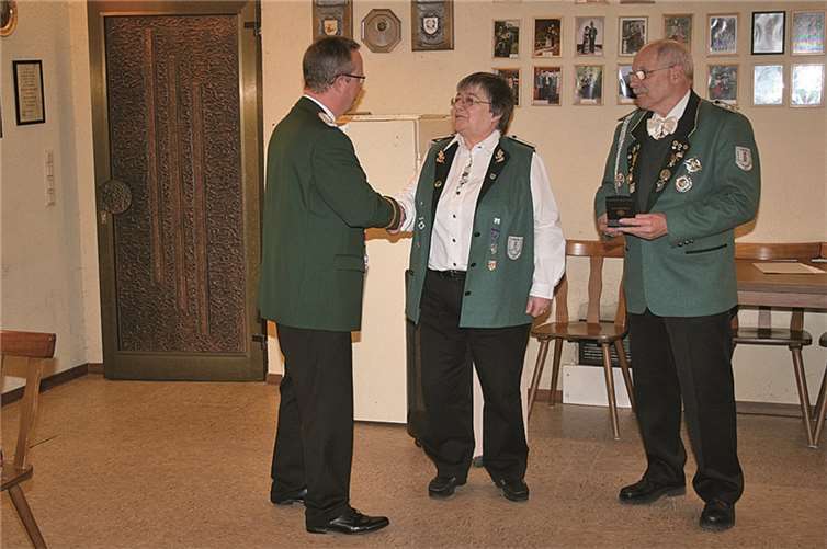 Die Schatzmeisterin der Bruderschaft Birgit Gottschlich wurde geehrt. Privat