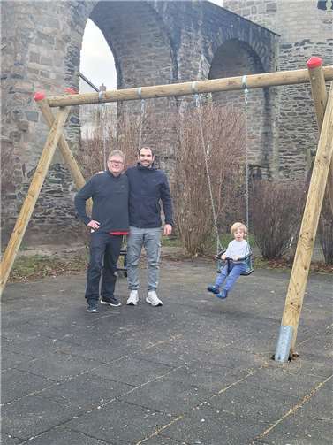 Die Schaukel ist wieder intakt und eine große Bereicherung des Spielangebotes.