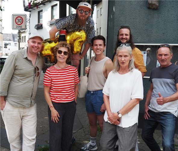 Die Schauspieler der Burgfestspiele bereicherten wieder einmal das Brückenstraßenfest.  Fotos: BS