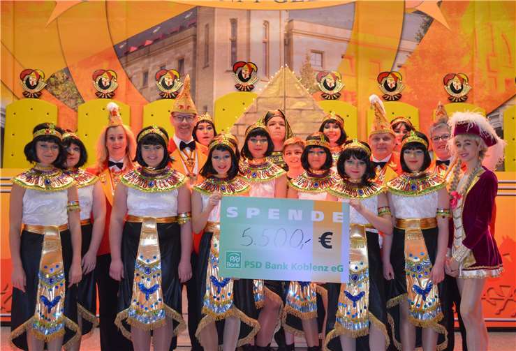 Die Scheckübergabe erfolgte im Rahmen der Sitzung „Gelb-Rot Olau“. privat