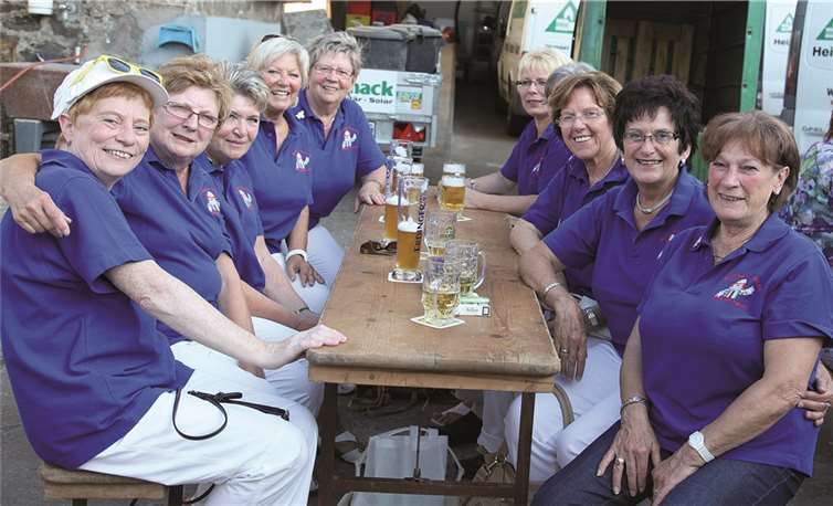 Die „Scheene Kenne“ ließen sich Deftiges vom Grill und erfrischende Getränke schmecken. privat
