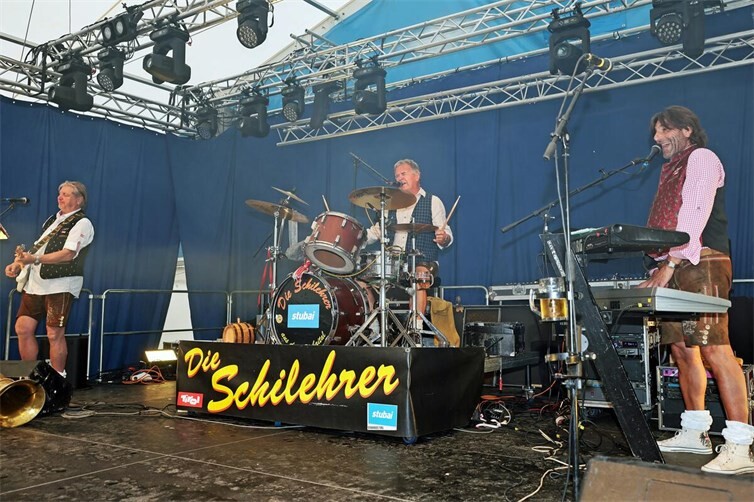 Oktoberfest und Trachtenumzug in Insul mit Musik und viel Gaudi