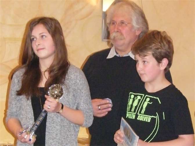 Die Schlaggemeinschaft Alfons, Marla und Jonas Koch sicherte sich im Wettbewerb der Jungtauben den ersten Platz. privat