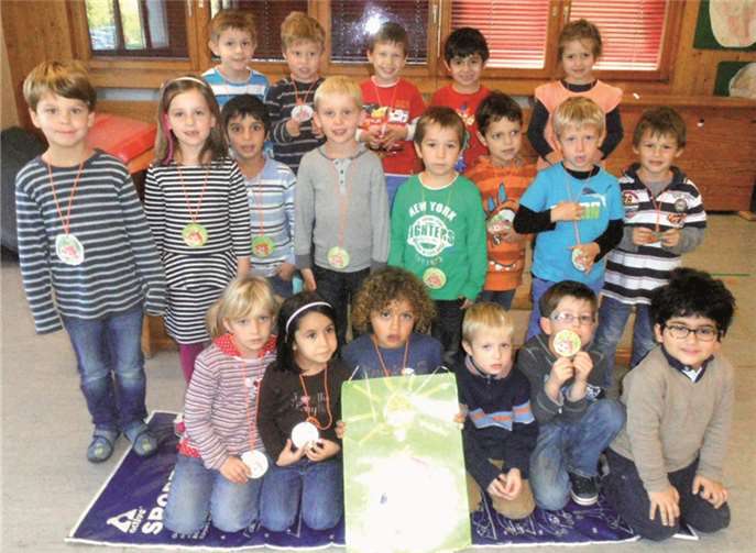 Die „Schlauköpfe“ bekamen in einer kleinen Zeremonie ihren Sanitäterschein überreicht. privat