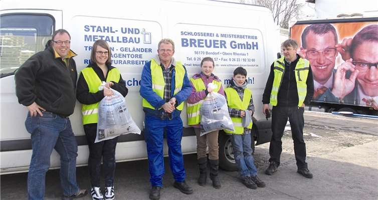 Die Schlosserei Breuer aus Bendorf stellte sich mit ihrem Transporter in den Dienst der guten Sache. PS